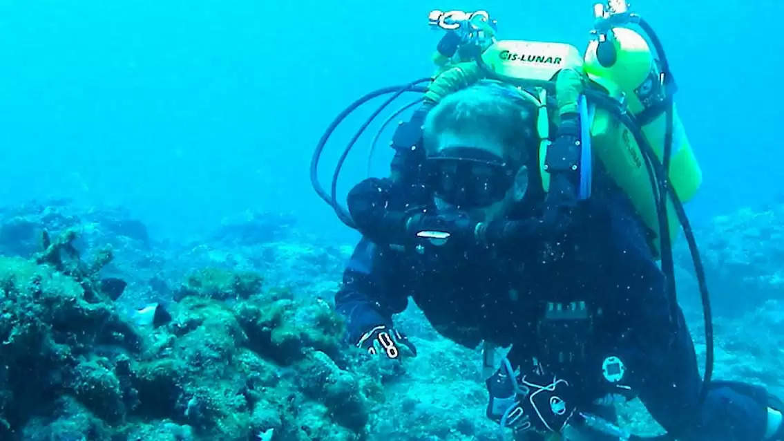 Living Underwater for 100 Days: 100 दिन तक रहेगा ये व्यक्ति पानी के अंदर , वजह जानकर आप भी हैरान हो जायेंगे 